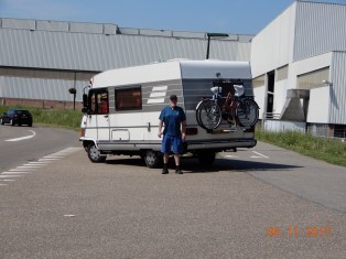 1.1494593178.parked-on-a-dijk